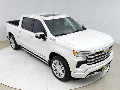 Used 2022 Chevrolet Silverado 1500 High Country w/ Technology Package image 13