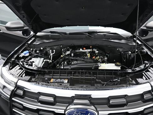 Used 2025 Ford Explorer Active w/ Active Comfort Package RWD image 33