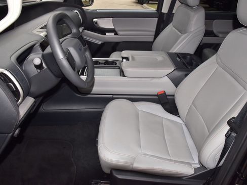 Certified 2025 Ford Expedition Active image 13