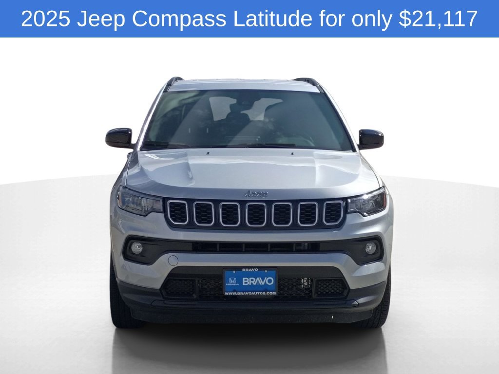 Used 2025 Jeep Compass Latitude AWD/4WD image 2