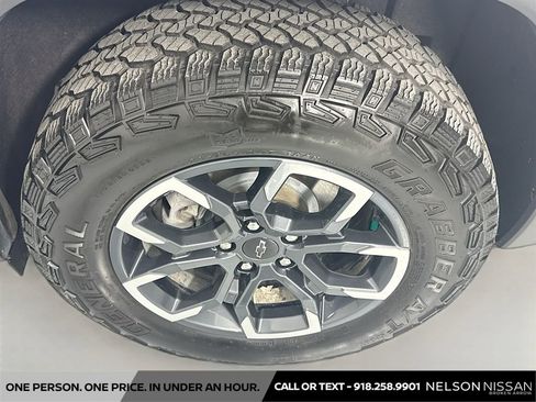 Used 2025 Chevrolet Equinox ACTIV w/ Safety and Technology Package FWD image 30