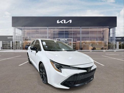 Used 2021 Toyota Corolla SE FWD image 2