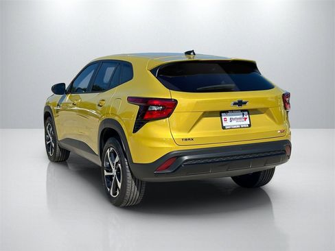 Used 2025 Chevrolet Trax RS w/ Driver Confidence Package image 7