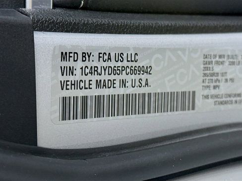 Used 2023 Jeep Grand Cherokee Overland AWD/4WD image 36