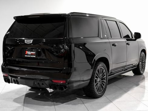 Used 2023 Cadillac Escalade ESV V image 4