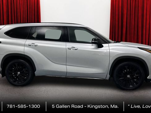 Used 2023 Toyota Highlander XSE AWD/4WD image 4
