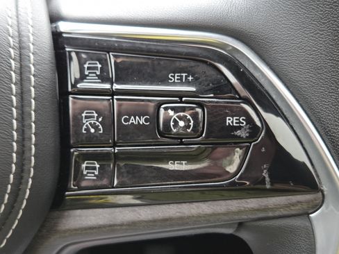 Used 2022 Jeep Grand Cherokee Overland AWD/4WD image 14