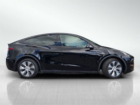 Used 2023 Tesla Model Y Long Range image 3