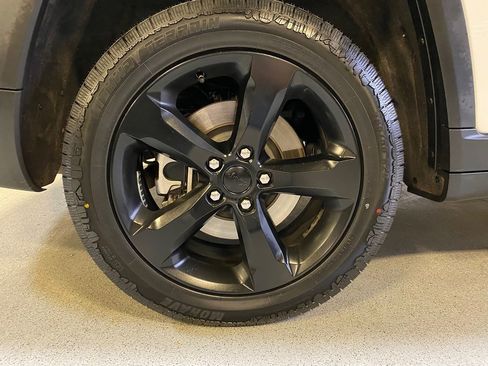 Used 2023 Jeep Grand Cherokee L Laredo RWD image 35