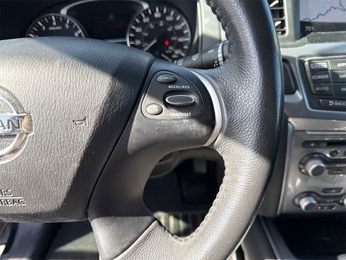 Used 2017 Nissan Pathfinder SL w/ SL Tech Package image 15