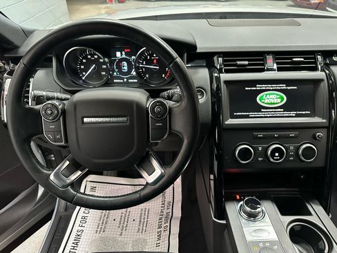 Used 2018 Land Rover Discovery SE AWD/4WD image 17