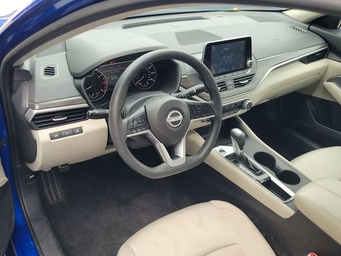 Used 2025 Nissan Altima 2.5 SV FWD image 15
