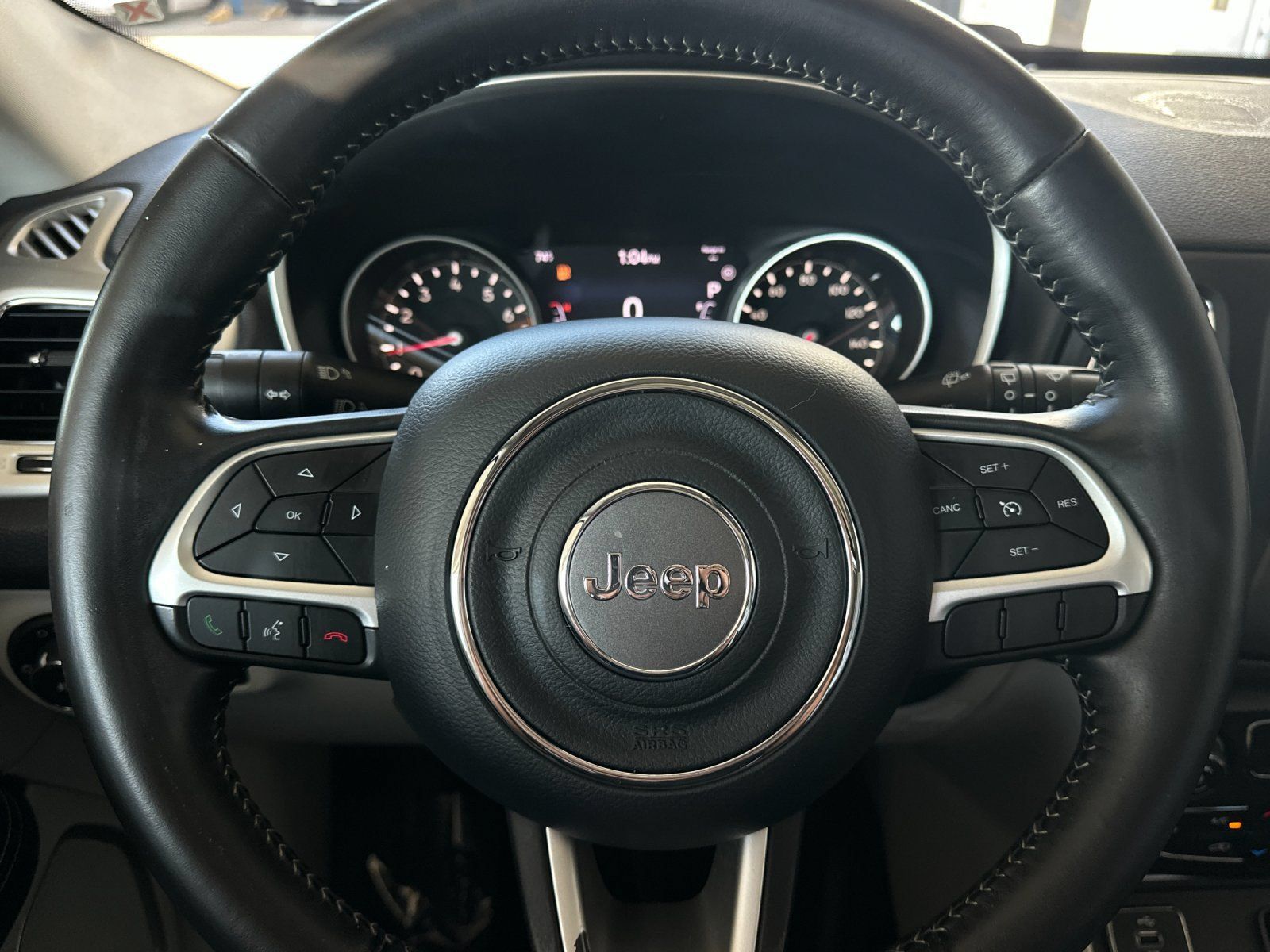 Used 2018 Jeep Compass Latitude w/ Popular Equipment Group FWD image 22