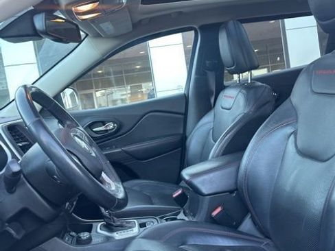 Used 2015 Jeep Cherokee Trailhawk w/ Comfort/Convenience Group AWD/4WD image 7