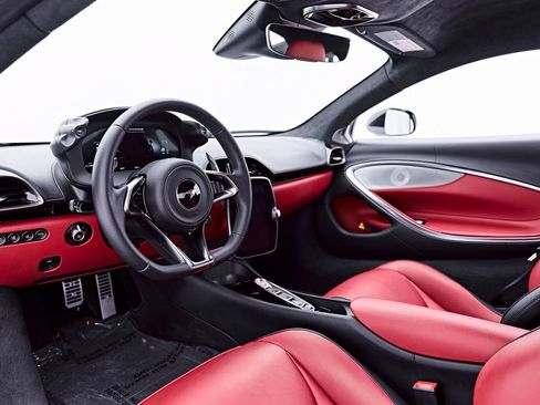 Used 2024 McLaren Artura RWD image 2