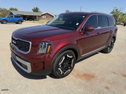 Used 2023 Kia Telluride EX image 3