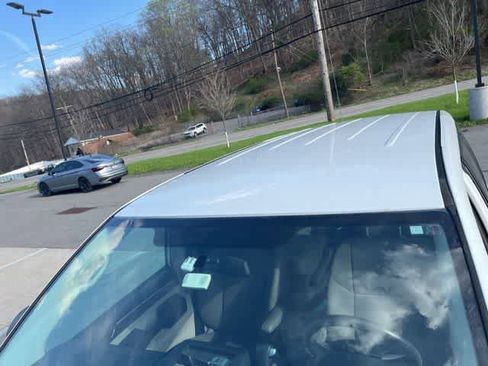 Used 2013 Volkswagen Routan S image 21