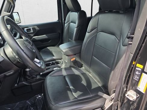 Used 2022 Jeep Wrangler Unlimited Sahara AWD/4WD image 14