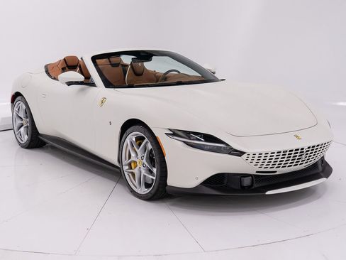 Used 2025 Ferrari Roma Spider RWD image 7