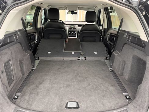 Used 2019 Land Rover Discovery Sport SE AWD/4WD image 16