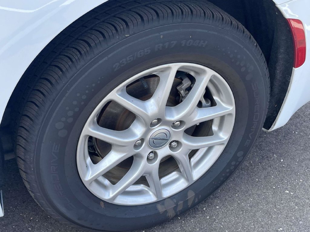 Used 2024 Chrysler Pacifica Touring-L FWD image 9