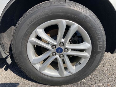 Used 2019 Ford Edge SEL w/ Equipment Group 201A image 7