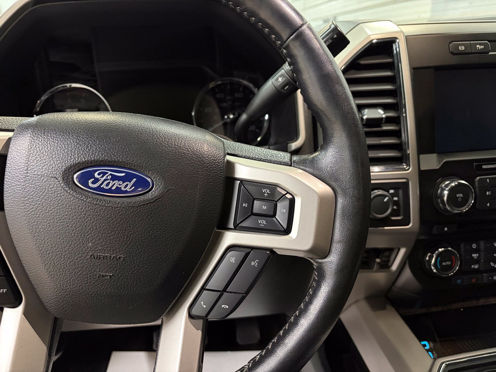 Used 2018 Ford F350 Lariat w/ Lariat Ultimate Package AWD/4WD image 15