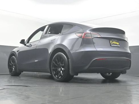Used 2023 Tesla Model Y Long Range AWD/4WD image 38