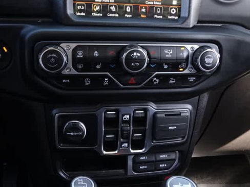 Used 2022 Jeep Wrangler Unlimited Sahara image 30