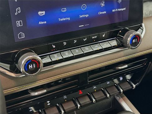 Used 2024 Chevrolet Colorado ZR2 w/ Safety Package image 17