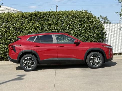 New 2026 Chevrolet Trax LT image 3