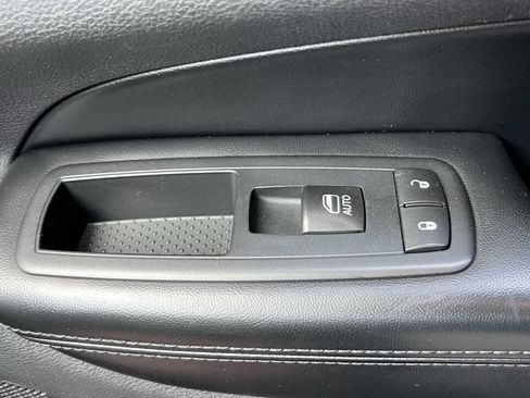 Used 2016 Jeep Grand Cherokee Laredo image 19