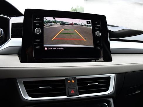 New 2025 Volkswagen Taos SE image 15