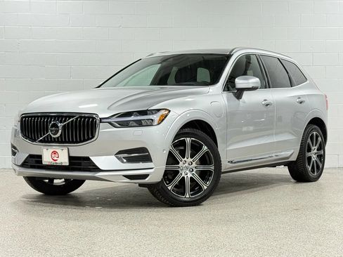 Used 2018 Volvo XC60 T8 Inscription w/ Luxury Seat Package image 2
