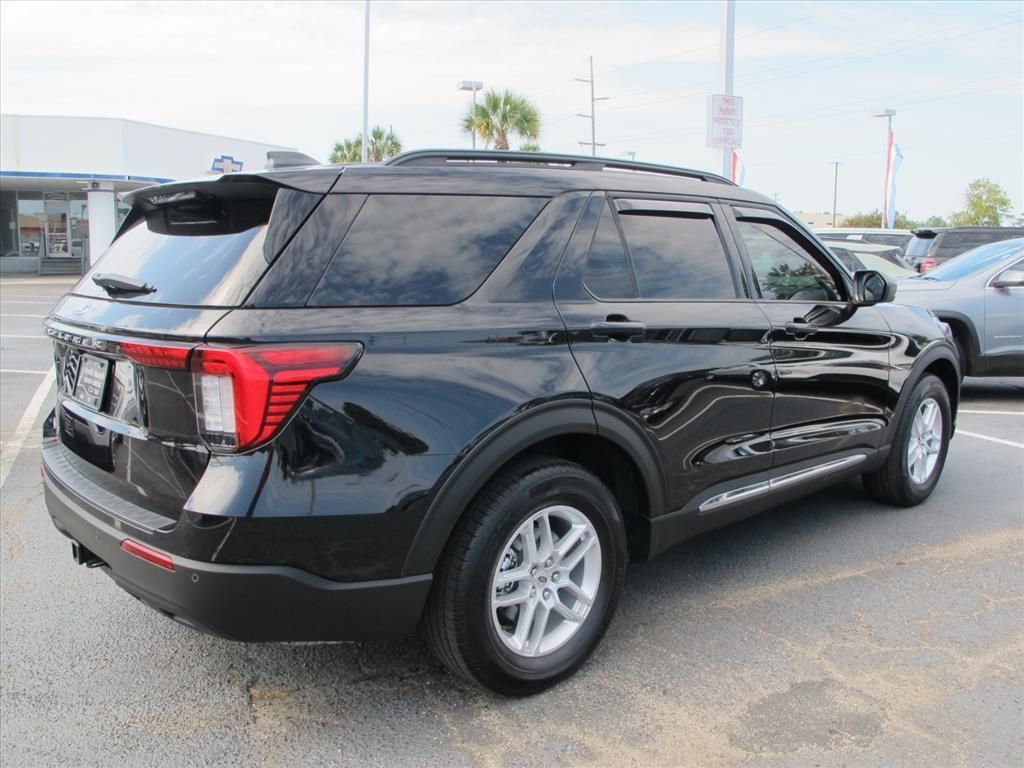 Used 2025 Ford Explorer Active RWD image 3