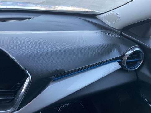 Used 2025 Chevrolet Trax LT image 35