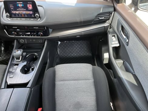Used 2022 Nissan Rogue SV FWD image 15