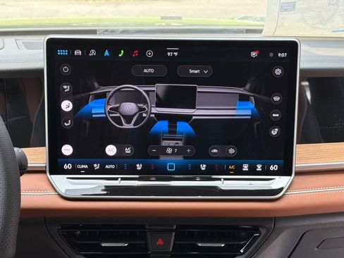 New 2026 Volkswagen Tiguan SEL R-Line AWD/4WD image 11