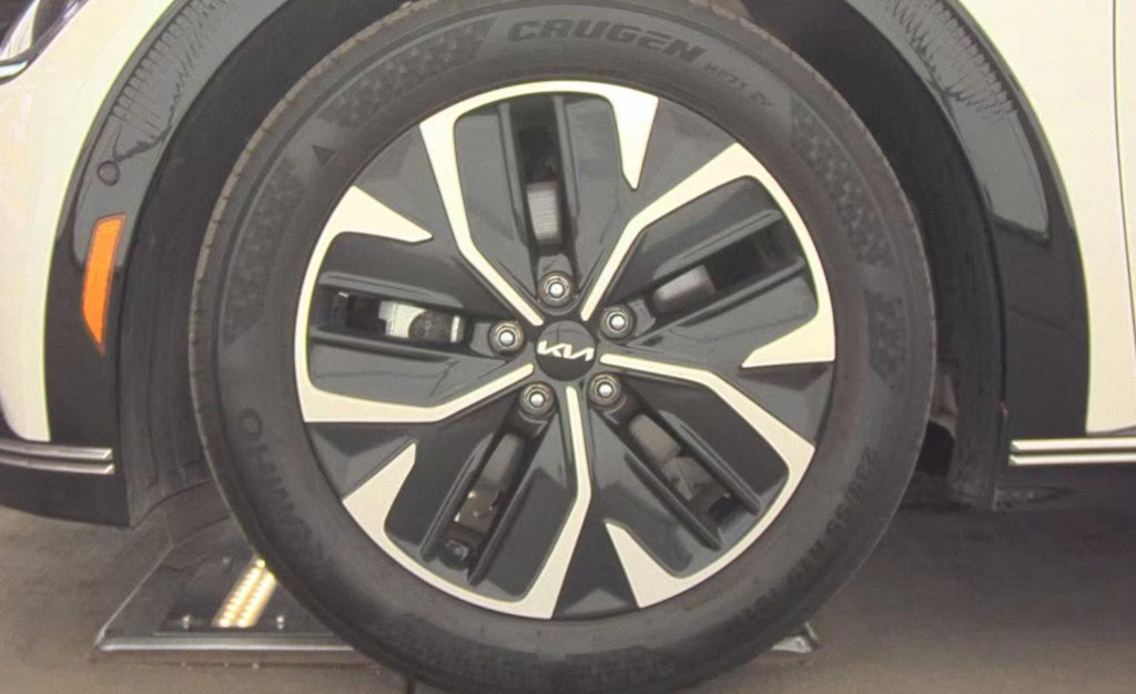 Certified 2023 Kia EV6 Wind w/ Wind Technology Package AWD/4WD image 9
