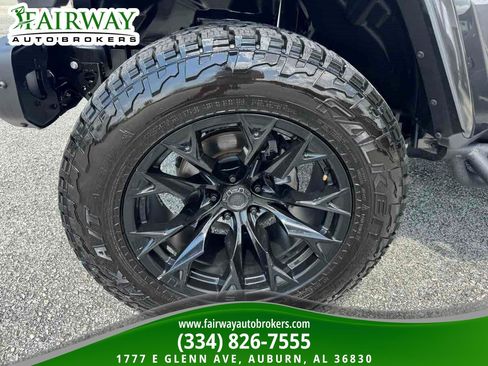 Used 2024 Jeep Gladiator Sport AWD/4WD image 30