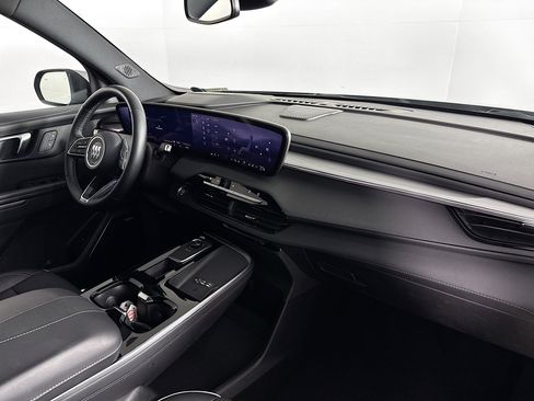 Used 2025 Buick Enclave Preferred image 38