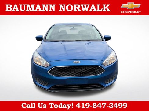Used 2018 Ford Focus SE FWD image 2