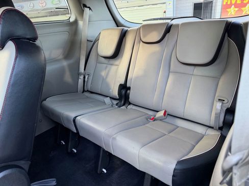 Used 2019 Kia Sedona EX FWD image 17