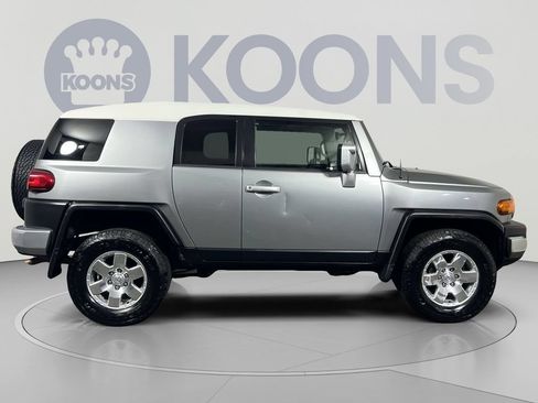 Used 2010 Toyota FJ Cruiser 4WD image 12