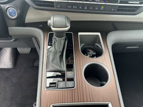 Used 2024 Toyota Sienna XLE image 24