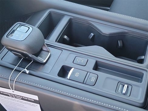 New 2025 Nissan Pathfinder S image 10