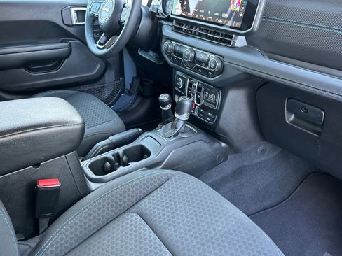 Used 2024 Jeep Wrangler Unlimited Rubicon 4xe image 16