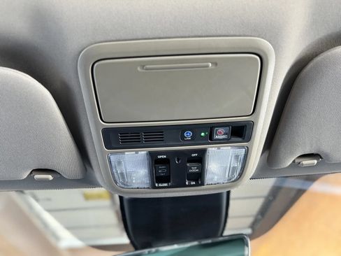 Used 2023 Honda Odyssey Touring image 43