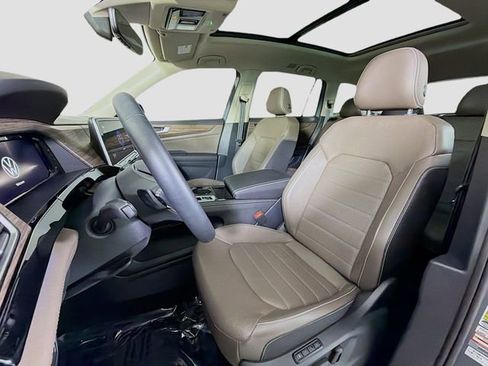 Used 2025 Volkswagen Atlas SEL image 11