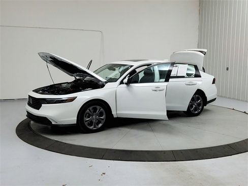 Used 2024 Honda Accord EX image 11